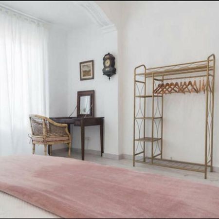 Reina Appartement Valencia Buitenkant foto