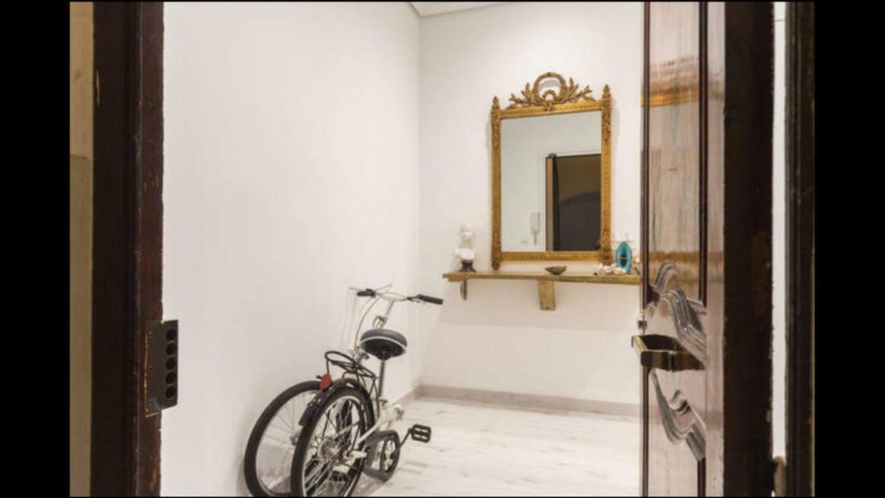 Reina Appartement Valencia Buitenkant foto