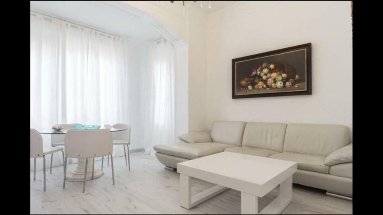 Reina Appartement Valencia Buitenkant foto