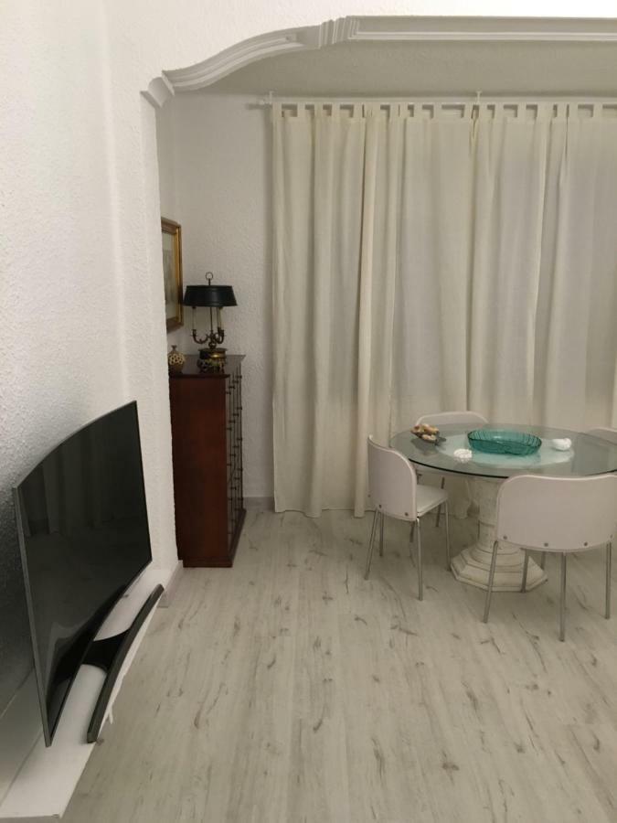 Reina Appartement Valencia Buitenkant foto